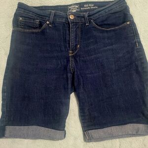 Levi's Signature Mid-Rise Bermuda Shorts - Dark Blue